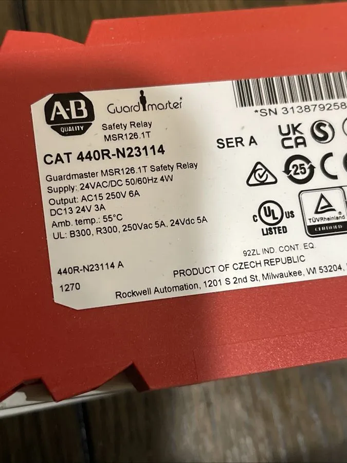 Реле безопасности ALLEN BRADLEY 440R-N23114 Ser A Safety Relay