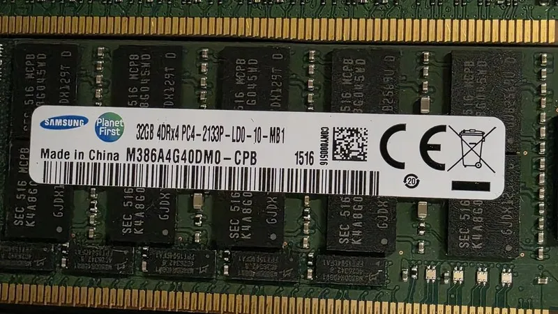 Модуль памяти Samsung 32GB DDR4 ECC 2133MHz PC4-2133P 4DRx4 LRDIMM M386A4G40DM0-