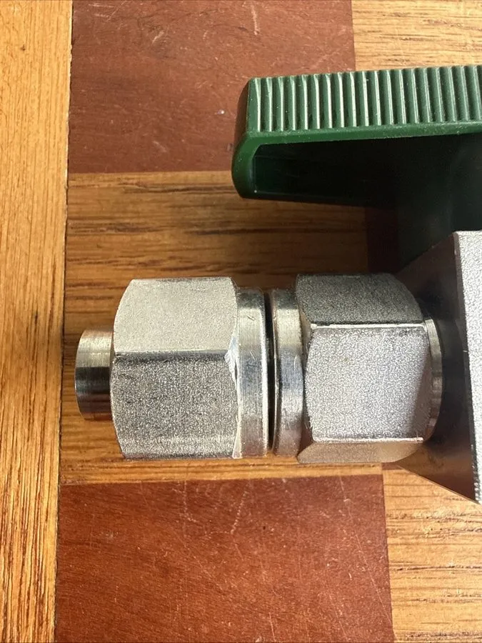Клапан Swagelok SS-8P6T SS Quarter Turn Instrument Plug Valve FNSP