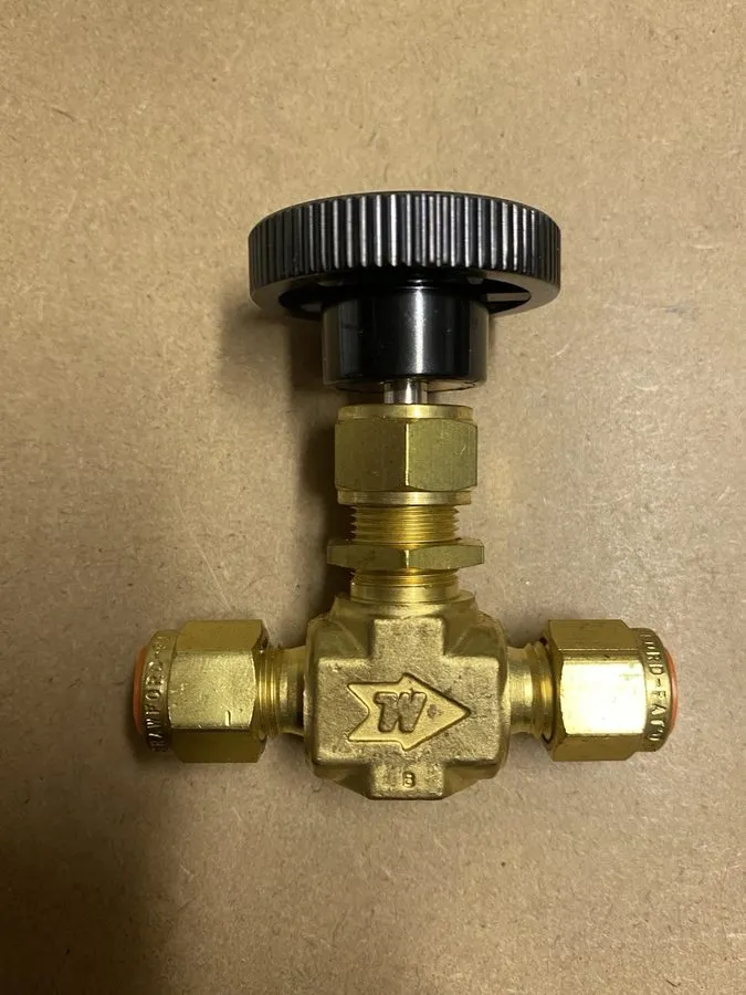 Клапан Whitey Swagelok B-1VS4-W1, Needle Valve, 0.37 Cv, 1/4" — фото лота 1