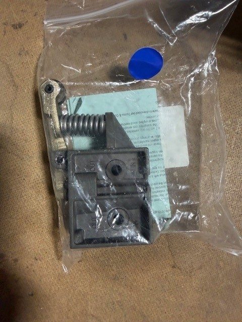 Пневмоклапан Aventics R431004669 Roller Level Poppet Valve