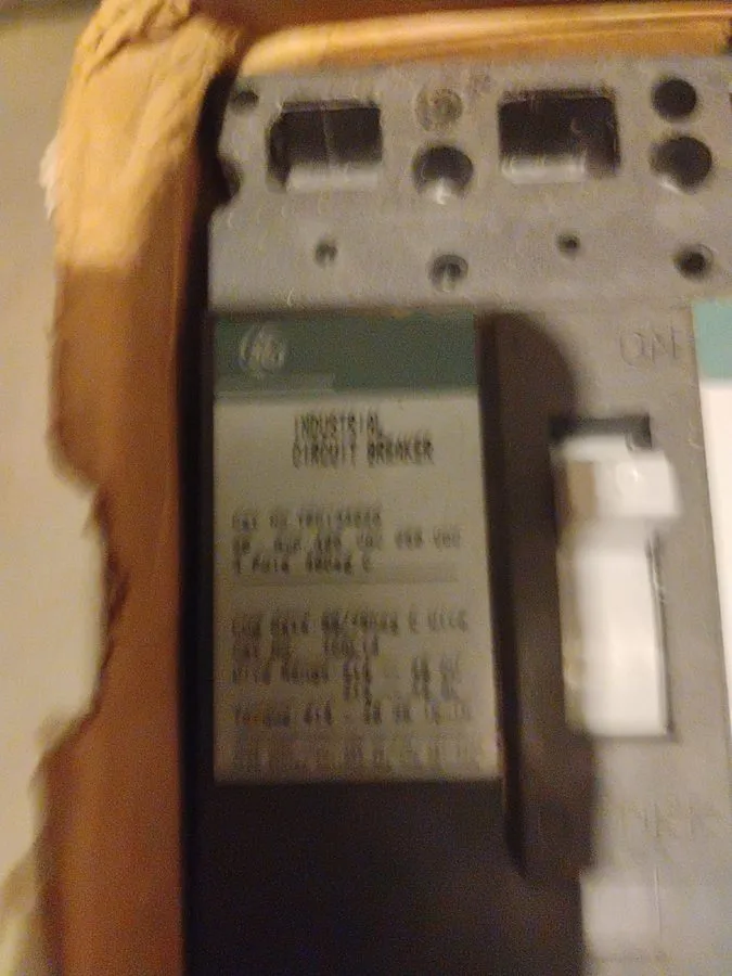 Автоматический выключатель GE TED134020 20-Amp 3-Pole Industrial Circuit Breaker