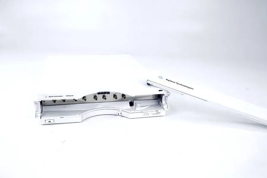 Хроматограф Agilent G1322A HPLC 4-CH Vacuum Degasser