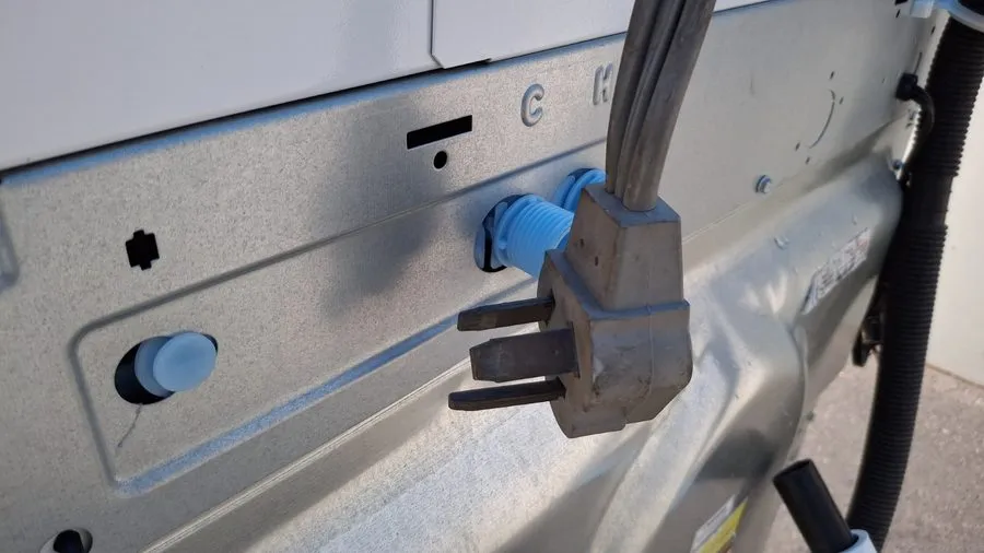 Прачечное оборудование SPEED QUEEN ELECTRIC STACK WASHER/DRYER MODEL LTEE5ASP175 — фото лота 1