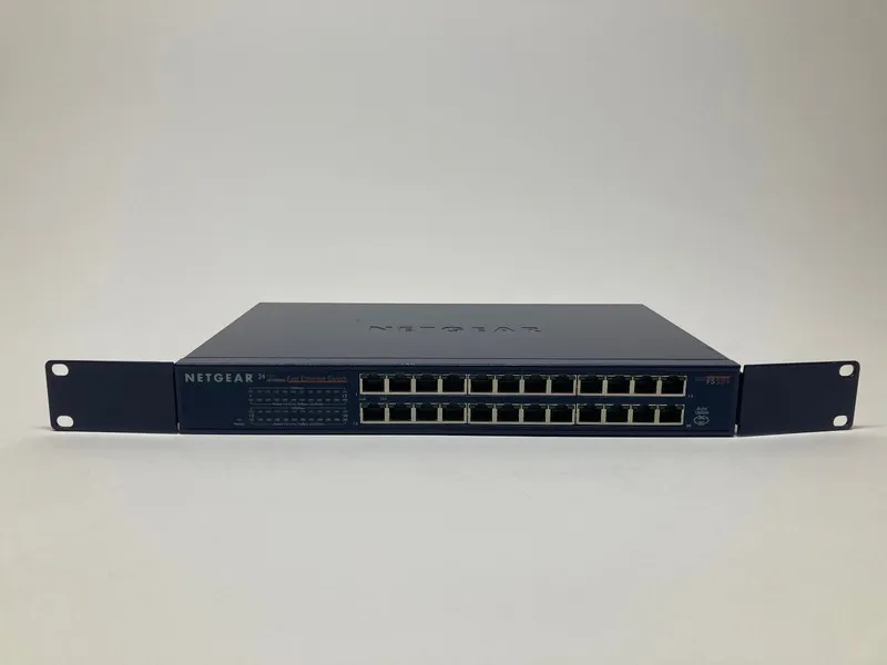 Коммутатор NetGear FS524 24-Ports 10/100 mbps Fast Ethernet Switch