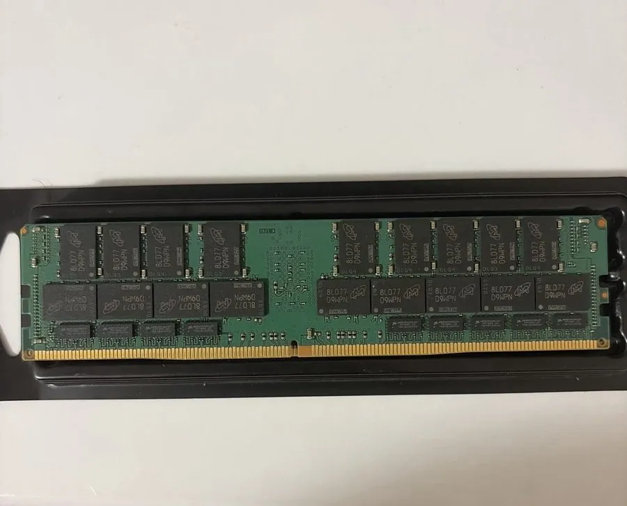 Модуль памяти MICRON MTA72ASS8G72LZ-2G9D1 64GB (1X64GB) 4DRX4 PC4-2933Y LRDIMM M — фото лота 1