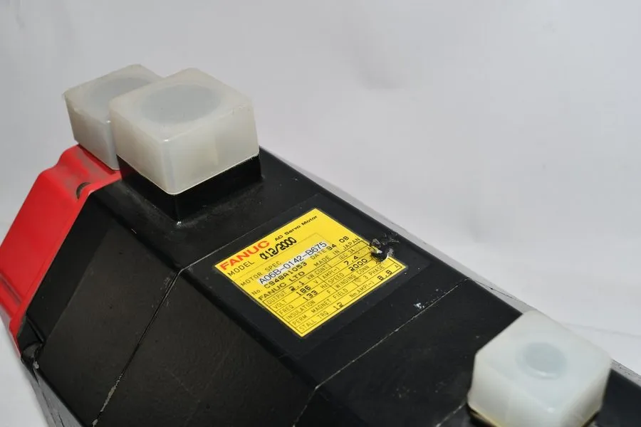 Серводвигатель Fanuc A06B-0142-B675 A12/2000 AC Servo Motor A64 2000 RPM 2.1KW 7