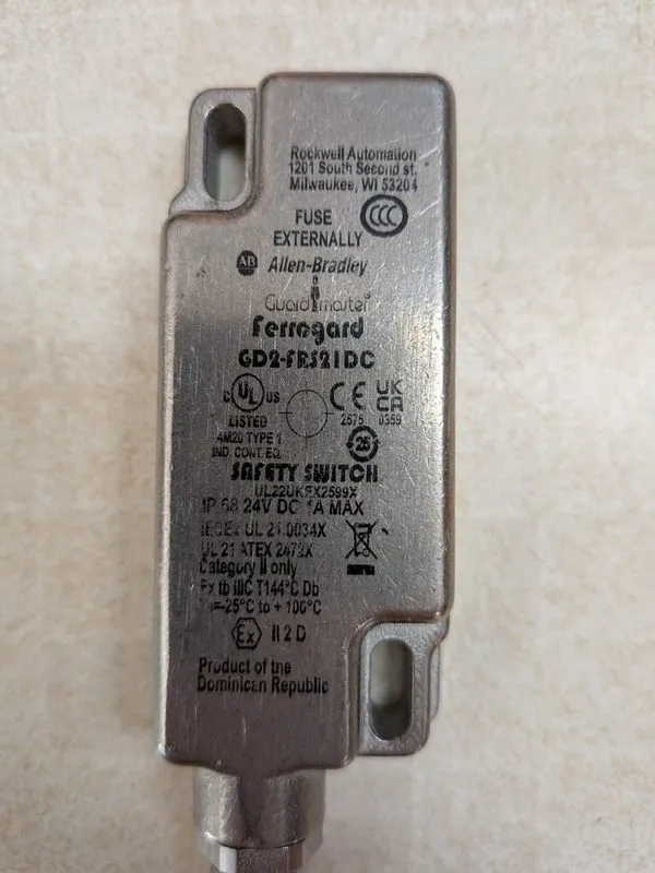 Реле безопасности 440N-G02149 Guardmaster 440N Non Contact Switch 8-Pin Micro (M