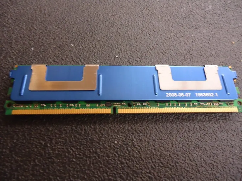 Модуль памяти Micron RAM 4GB 2Rx4 PC2-5300F DDR2 ECC MT36HTF51272FY-667E2D6