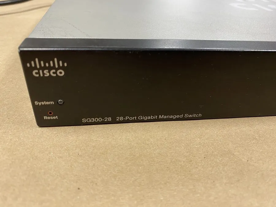 Коммутатор Cisco 28-Port GbE 2xSFP PoE 180W Managed Switch SG300-28P