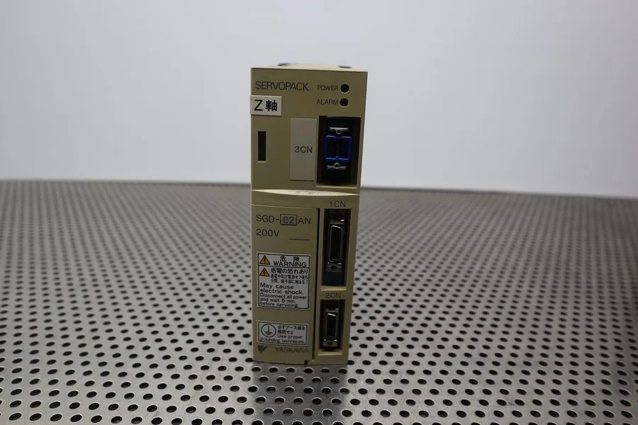 Сервопривод YASKAWA SGD-02AN SERVOPACK AC200-230V 50/60Hz 200W — фото лота 2