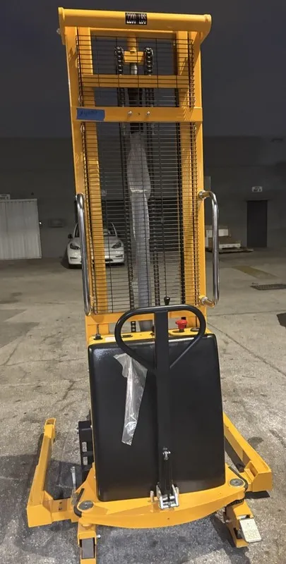 Оборудование Semi-Electric Straddle Stacker H-5440, 2200lb Capacity — фото лота 1