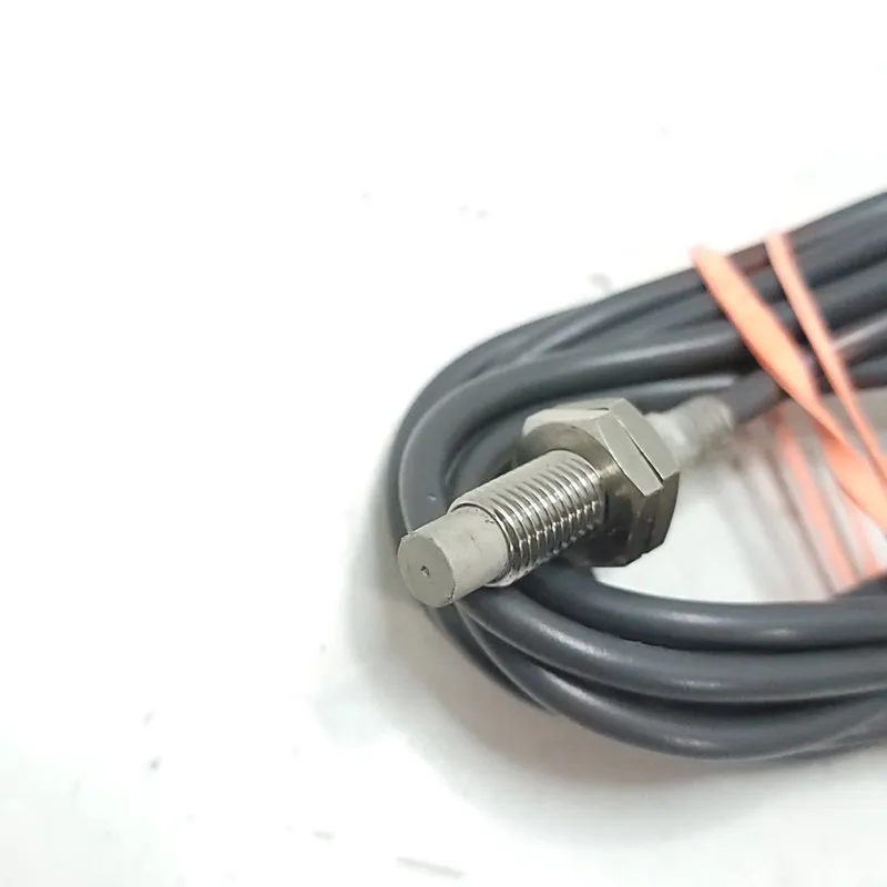 Датчик приближения Omron E2E-X4MD1 Proximity Sensor