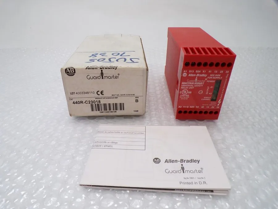 Реле безопасности ALLEN BRADLEY 440R-C23018 /A SAFETY RELAY UNIT 110VAC