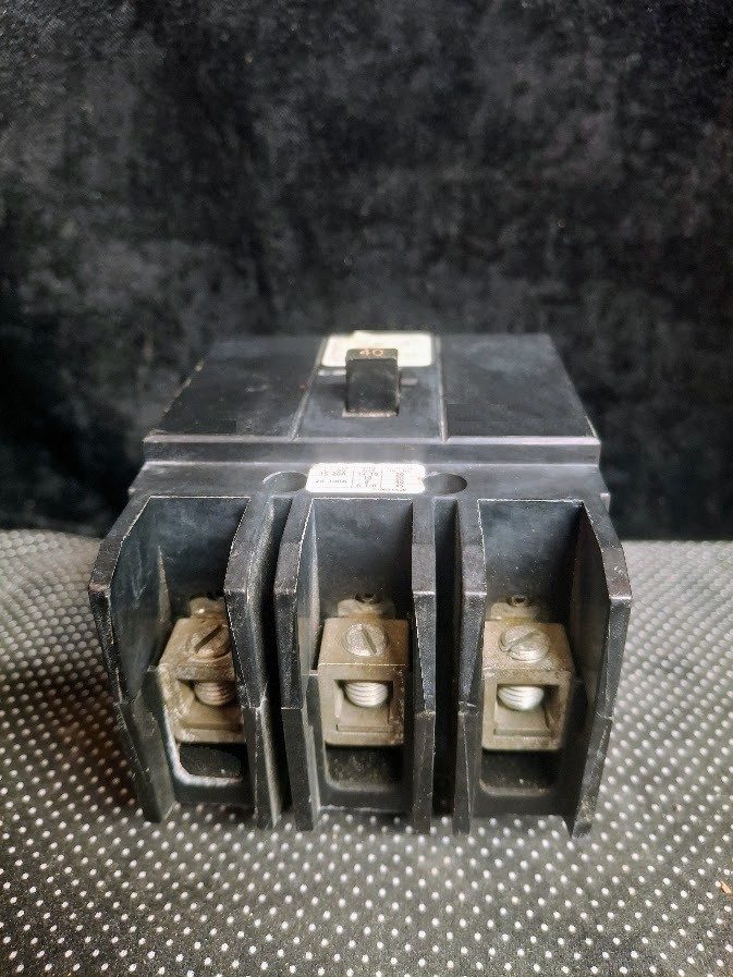 Автоматический выключатель Eaton GHB3040 40 Amp 3 Pole 277/480V GHB Bolt on Circ