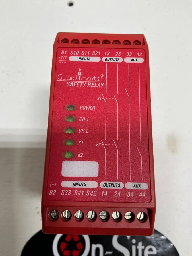 Реле безопасности ALLEN-BRADLEY 440R-ZBL220Z24 SERIES A GUARDMASTER SAFETY RELAY