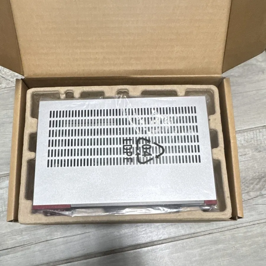 Межсетевой экран ZyXEL USG FLEX 100W Firewall/VPN Security Appliance USGFLEX100W — фото лота 1