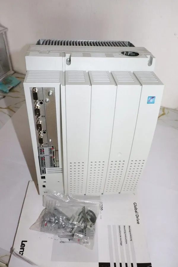 Сервопривод Lenze EVS9327-ES 9300 Servo Inverter 15kW servo drive VFD little dam