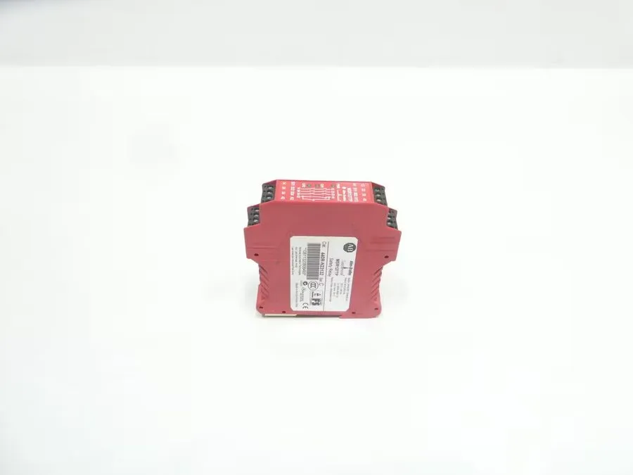 Реле безопасности Allen-Bradley 440R-N23132 MSR127TP Safety Relay 24VAC/DC Ser B