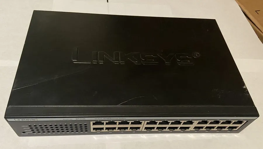 Коммутатор Cisco Linksys EF4124 24-Port 10/100 Ethernet Switch i682