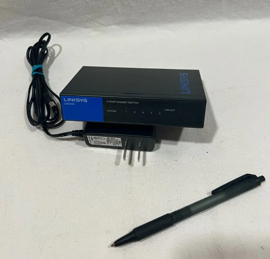 Коммутатор Linksys LGS105 5-Port Gigabit Desktop Ethernet Network Switch