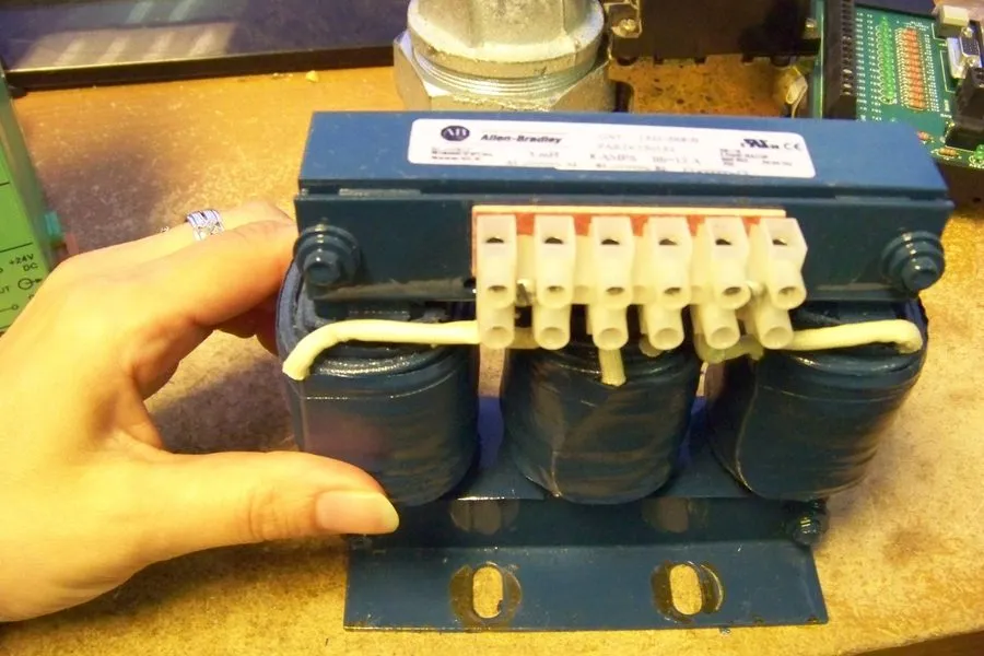 Частотный преобразователь allen bradley 1321-3r8-b THREE-PHASE LINE REACTOR, OPE