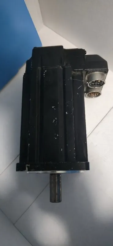 Серводвигатель Allen Bradley MPL-B330P-SK22AA Servo Motor 1.8kW — фото лота 2
