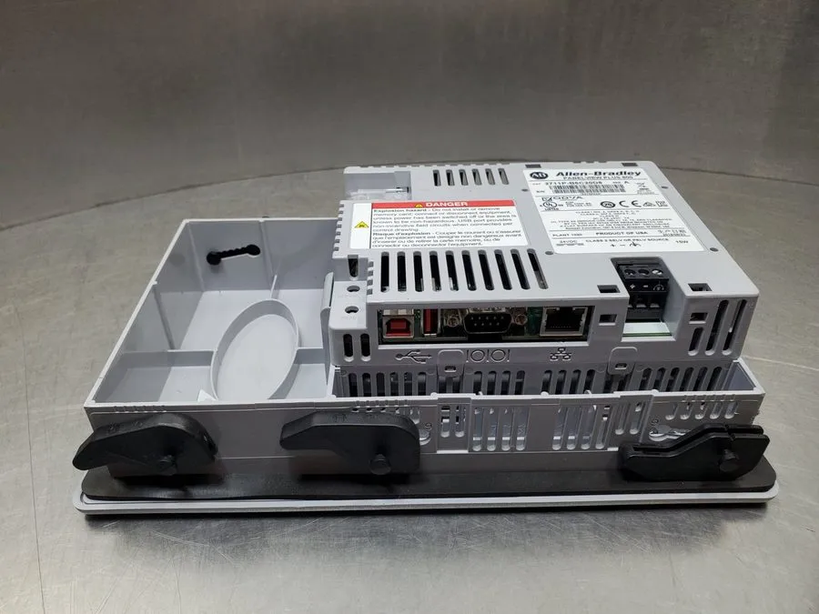 Панель оператора Allen-Bradley 2711P-B6C20D8 HMI 24VDC Panel, PN-143283 (2D-12) — фото лота 2