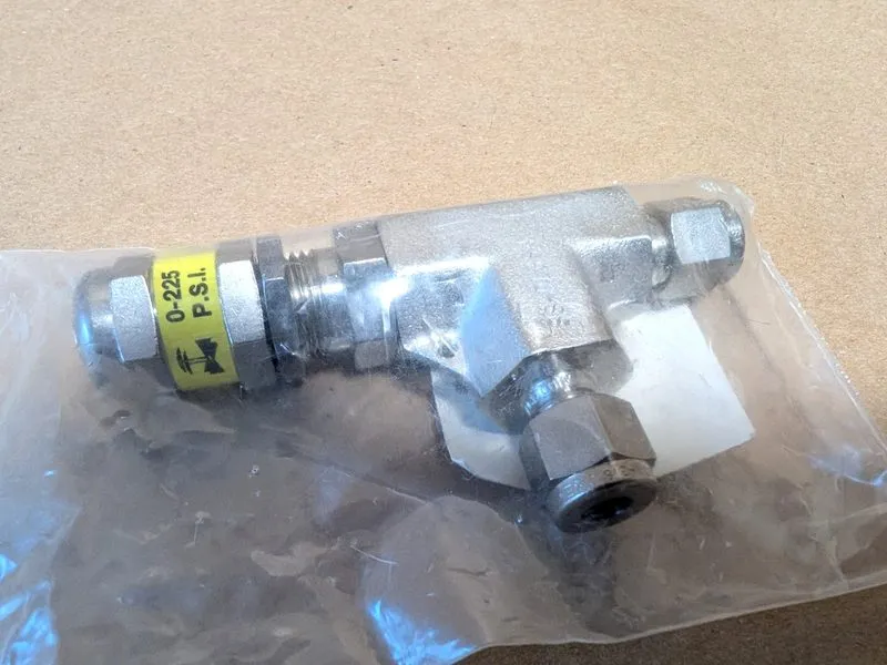 Клапан Swagelok SS-RL3S4 Low pressure valve shipping