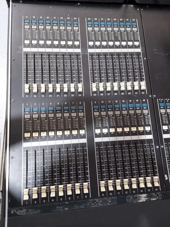 Микшерный пульт Yamaha M7CL-48 48-Channel Digital Audio Mixing Console CG01RZF
