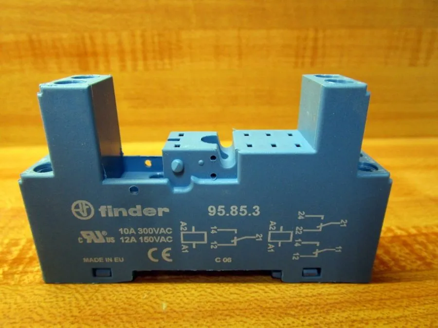 Колодка реле FINDER 95.750 RELAY SOCKET BASE BLACK 10A 250VAC 2CO-DPDT
