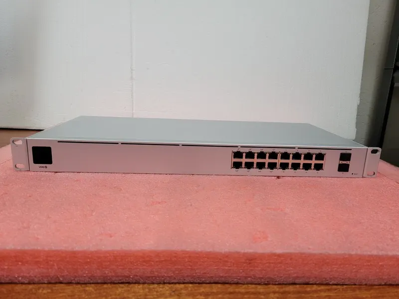 Коммутатор Ubiquiti UniFi USW-16-PoE 16-Port Gigabit PoE Fully Managed Rackmount
