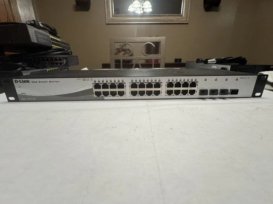 Коммутатор D-Link DGS-1210-28 28-Port PoE Gigabit Web Smart Switch — фото лота 1
