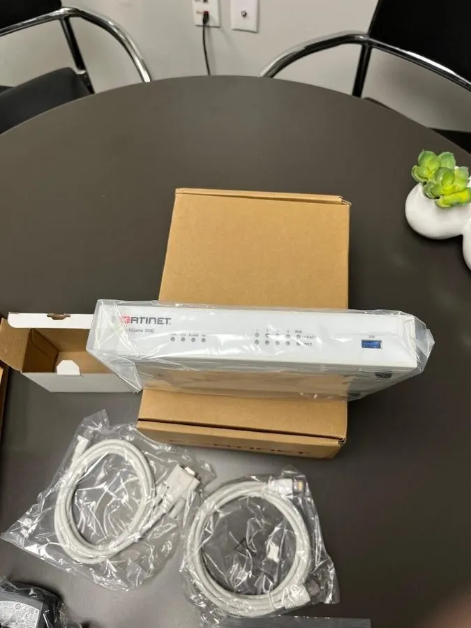 Межсетевой экран FORTINET Fortigate 30E 5Port RJ45 GE FG-30E, good