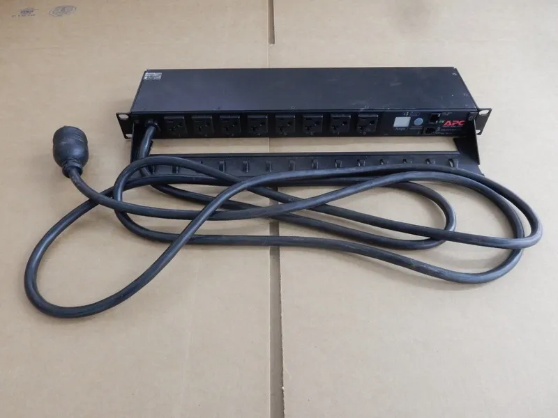 Блок розеток PDU APC AP7901 Swtchd Rack PDU 1U 20A 120V 2400VA NEMA 5-20 Rack