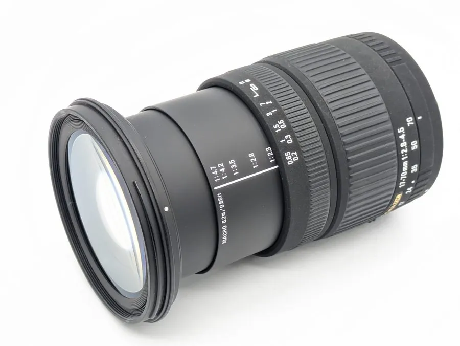 Объектив Sigma DC 17-70mm f2.8-4.5 Macro Zoom Lens