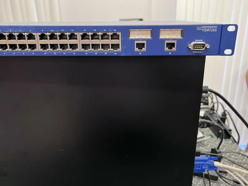 Коммутатор NetGear (FSM726S) 24-Ports External Switch Managed stackable — фото лота 1