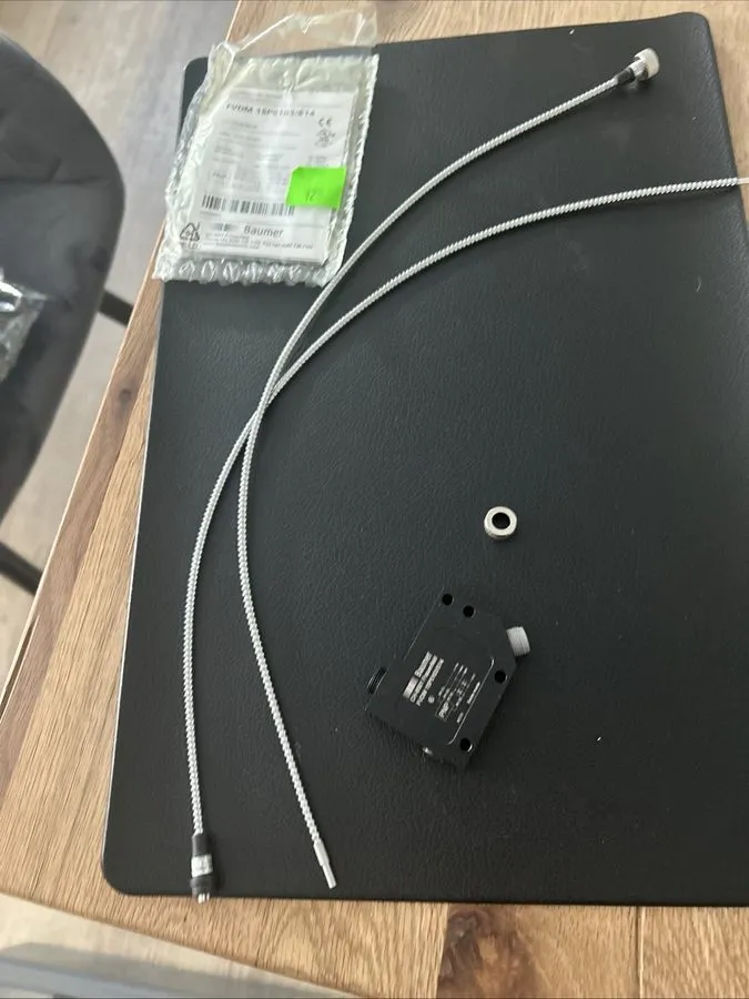 Датчик Baumer Fiber Optic Sensor FVDM 15P5103/S14 — фото лота 1