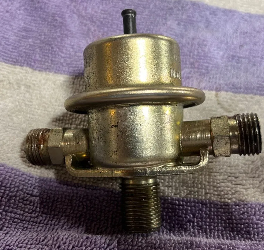 Трубопроводная арматура Porsche 911 964 928 Fuel Pressure Regulator (3.5 bar) UR — фото лота 1