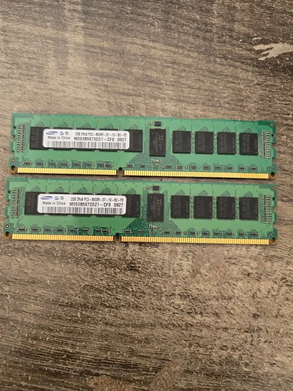 Модуль памяти Samsung 2GB 2Rx8 PC3-8500R Registered ECC RAM KR M393B5673DZ1-CF8 