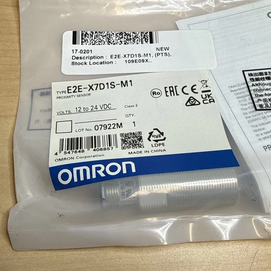 Датчик приближения OMRON E2E-X7D1S-M1 PROXIMITY SENSOR 12-24 VDC — фото лота 1