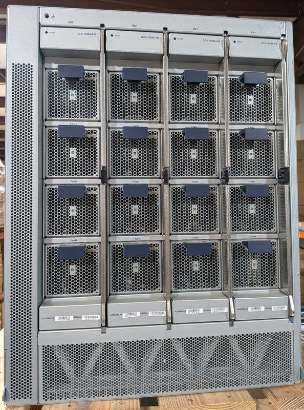 Коммутатор Arista DCS-7308 8-Slot Switch Chassis 2x EM-7300X-32Q-LC 1x EM-7300-S — фото лота 1