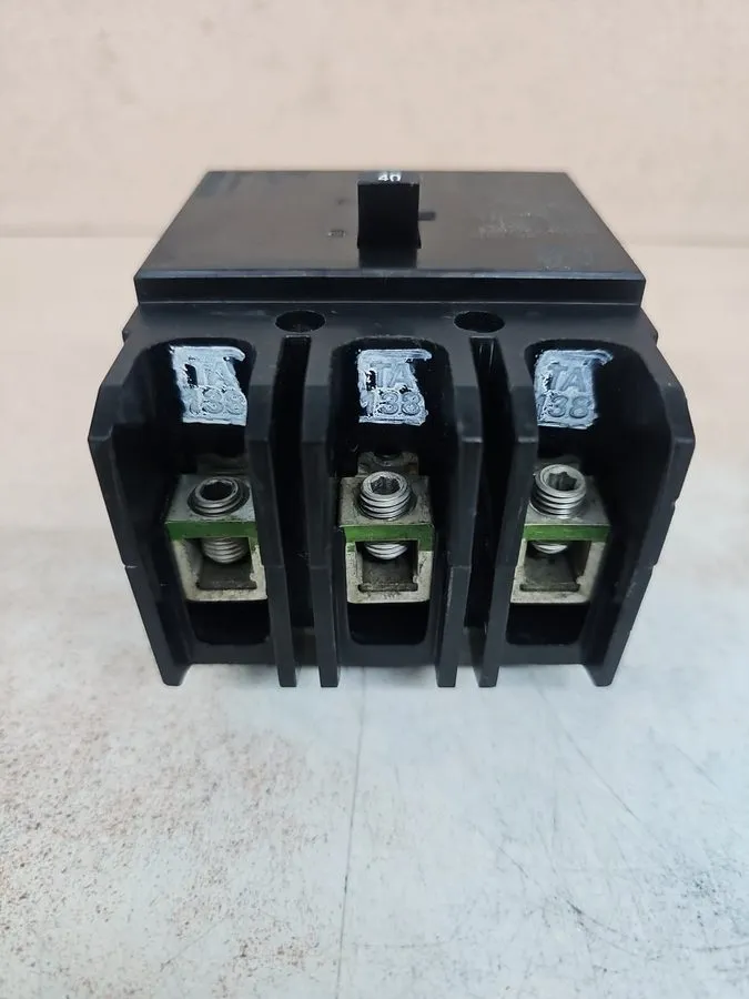 Автоматический выключатель Eaton GHB3040 40 Amp 3 Pole 277/480V GHB Bolt on Circ
