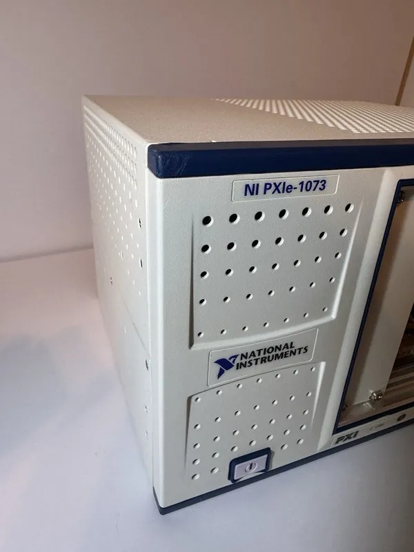 Шасси National Instruments PXIe-1073 PXI Express Chassis Mainframe, 5-Slot