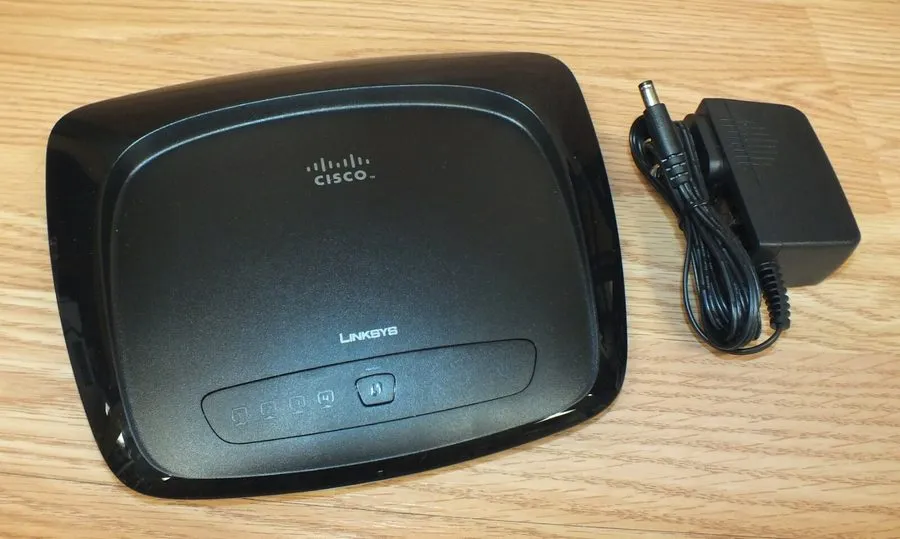 Маршрутизатор CISCO Linksys WRT54G2 V1 54 Mbps 4-Port 10/100 Wireless G Router