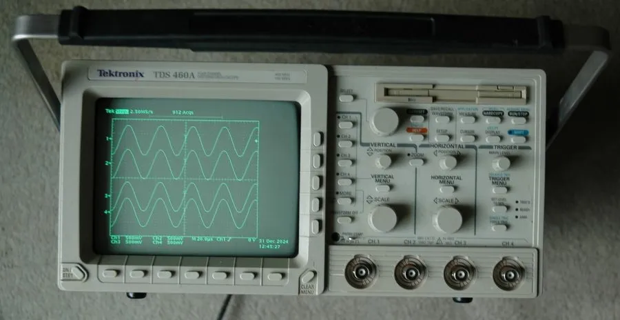 Осциллограф Tektronix TDS460A 400Mhz Digital Oscilloscope GPIB VGA Power Cord