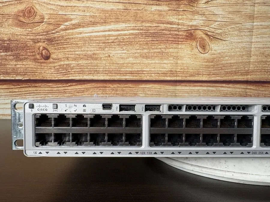 Коммутатор Cisco C9200L-48T-4G-E 48 Port Data Gigabit Switch