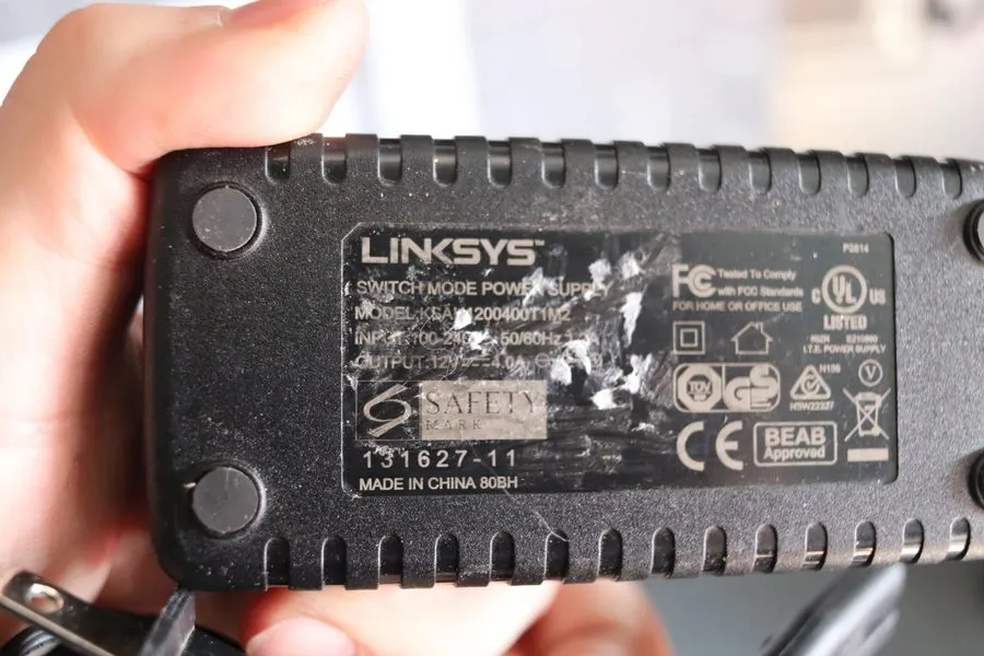 Коммутатор Linksys KSAH1200400T1M2 Switch-Mode Power Supply Adapter 12V 4A 48W