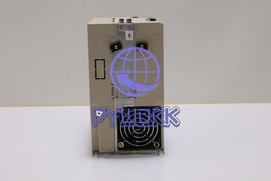Сервопривод YASKAWA SERVO DRIVER SGD7S-180A00A