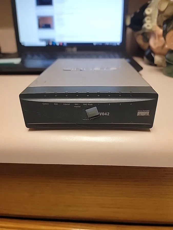 Маршрутизатор Cisco Linksys RV042 10/100 4 Port Dual WAN VPN Router Only And Wor